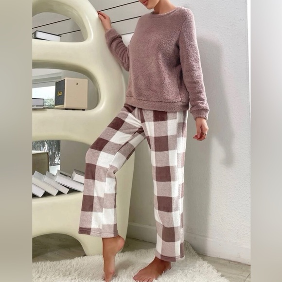 Women's Sherpa Fleece Pajama Set - Picture 1 of 3